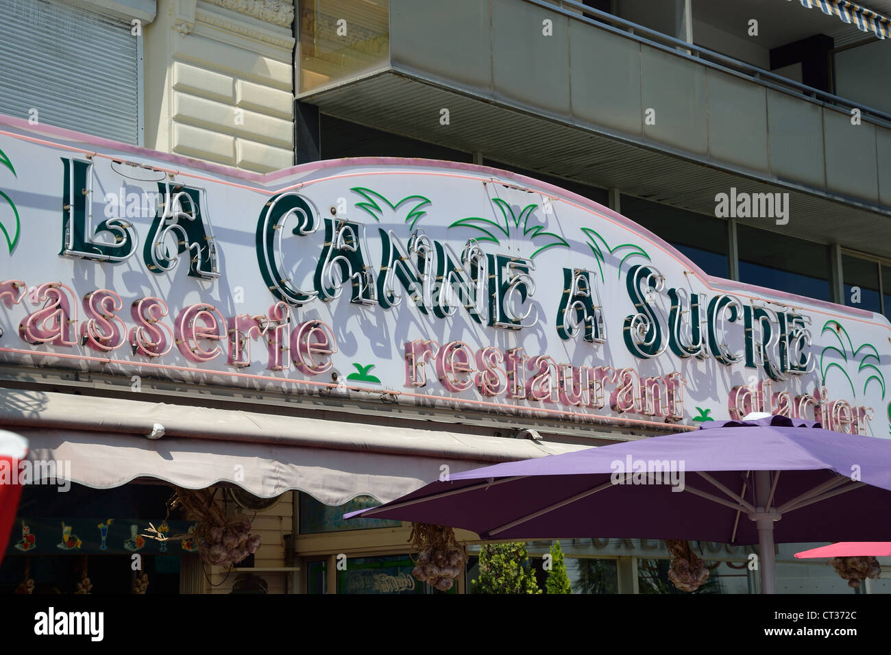 La Canne À Sucre Brasserie Zeichen, Promenade des Anglais, Nizza, Côte d ' Azur Alpes-Maritimes, Provence-Alpes-Côte d ' Azur, Stockfoto