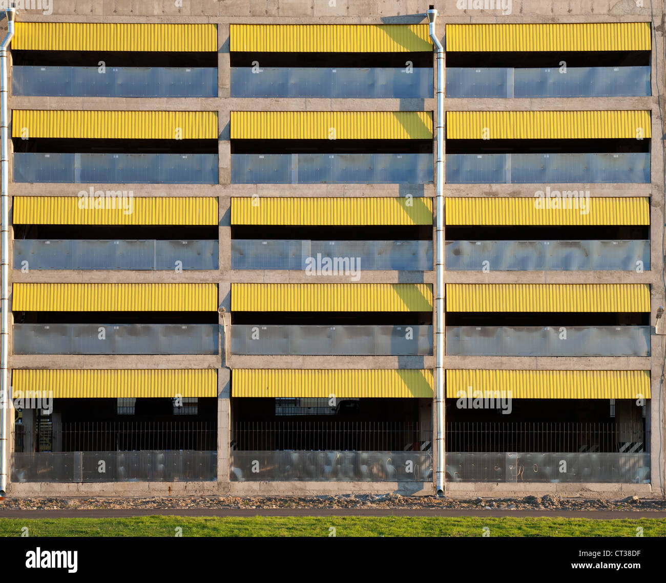 Textur der Garagenwand leer mehrstufige Auto parken Stockfoto
