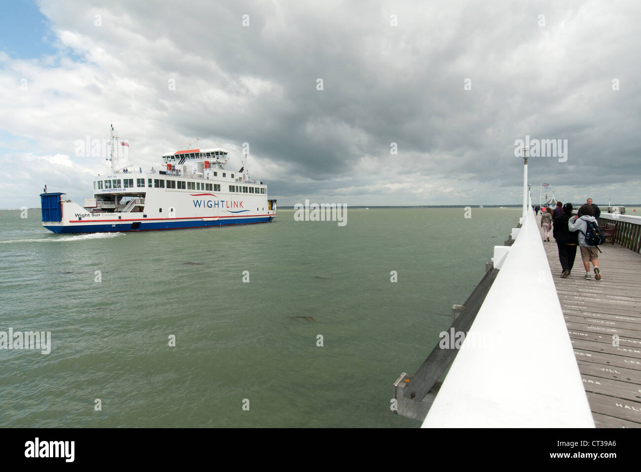 Wightlink Isle Of Wight Fähre verlassen Yarmouth Harbour Stockfoto