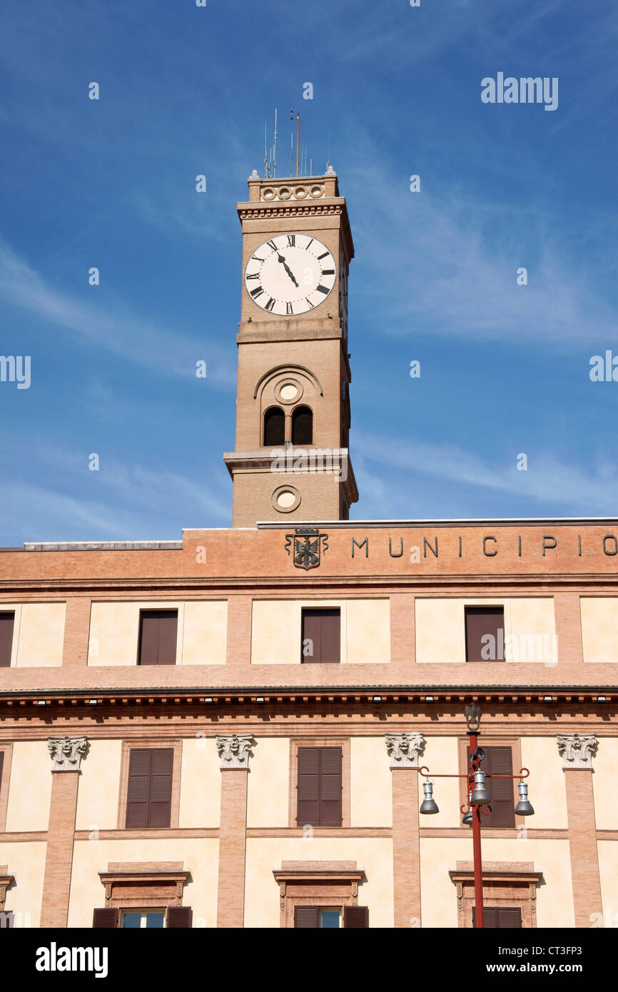 Rathaus von Forlì (Forum Livii) und der bürgerlichen Turm im Hintergrund, Emilia Romagna, Italien. Stockfoto