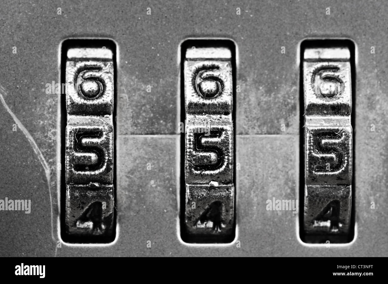 Makroaufnahme einer Zahlenschloss - Zifferblätter Satz, 555, flachen DOF Stockfoto