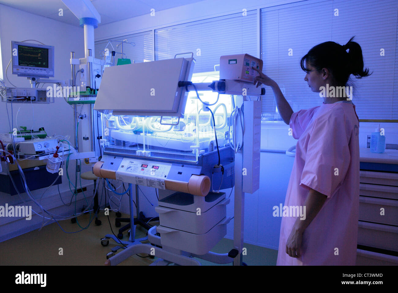 NEUGEBORENENGELBSUCHT, PHOTOTHERAPIE Stockfotografie  Alamy