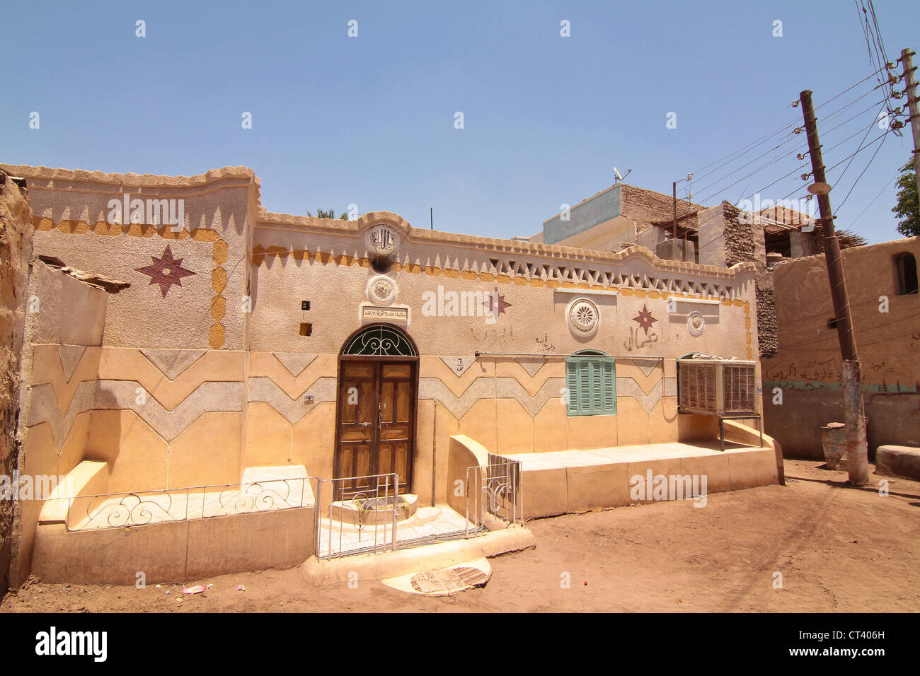 Nubische Gebäude im Dorf auf Elephantine Island in Assuan, Ägypten Stockfoto