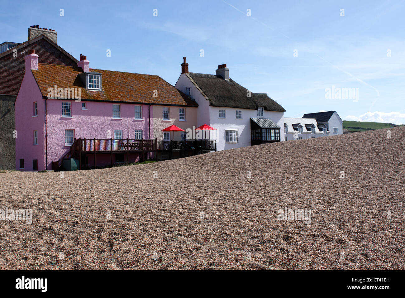 STRANDHÄUSER IN WEST BAY AUF DER JURASSIC COAST. DORSET UK. Stockfoto