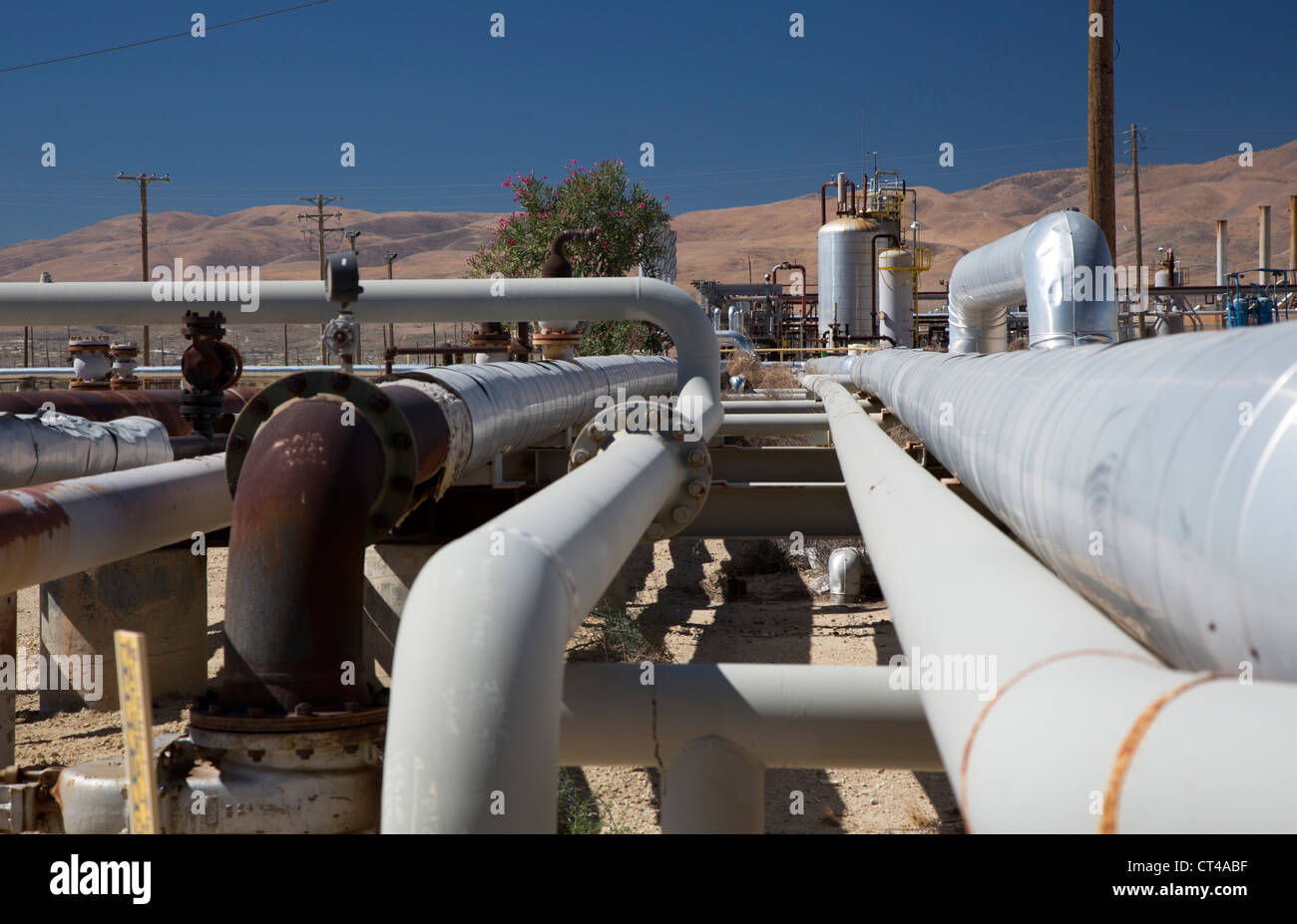 Taft, Kalifornien - Erdgas-Pipelines im Bereich Öl und Gas der südlichen San Joaquin Valley. Stockfoto