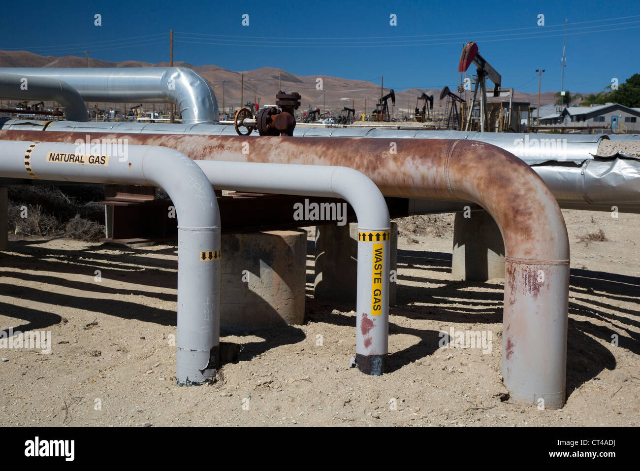 Taft, Kalifornien - Erdgas-Pipeline im Bereich Öl und Gas der südlichen San Joaquin Valley. Stockfoto