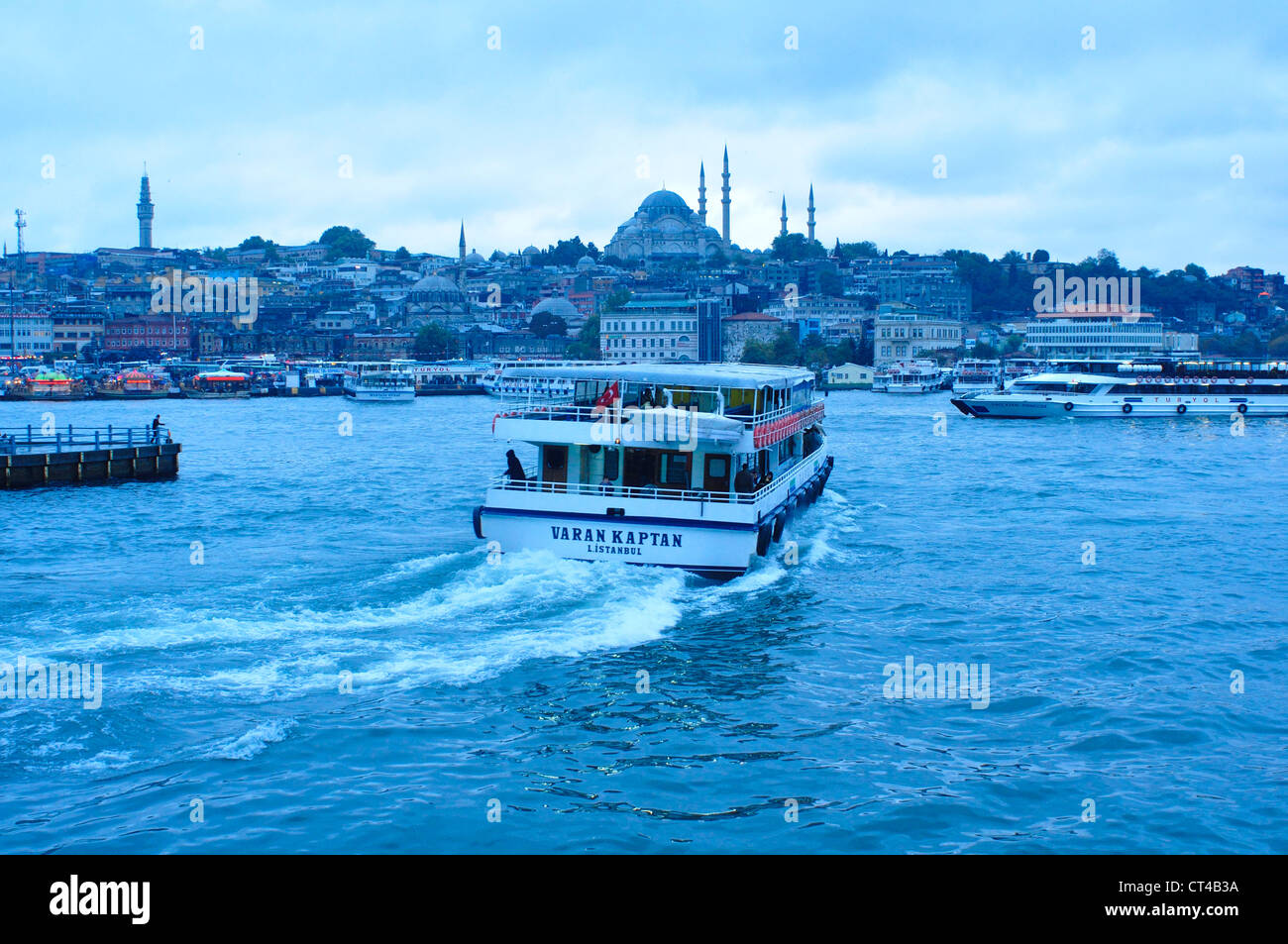 Türkei, Istanbul, Galata-Brücke am Goldenen Horn Stockfoto