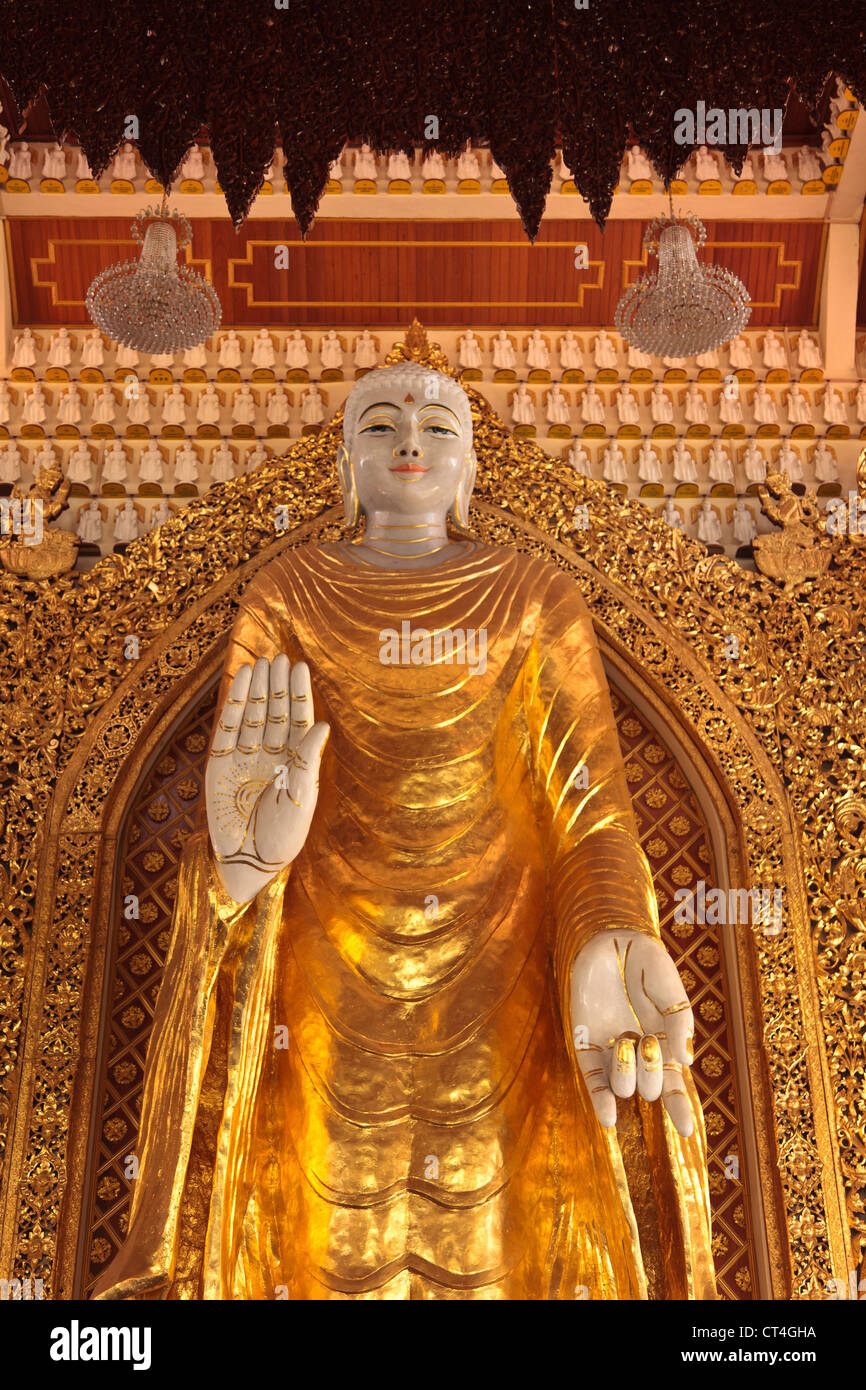 Malaysia, Penang, Dhammikarama birmanischen Tempel. Marmor Figur des Buddha in Penang Dhammikarama birmanischen Tempel. Stockfoto