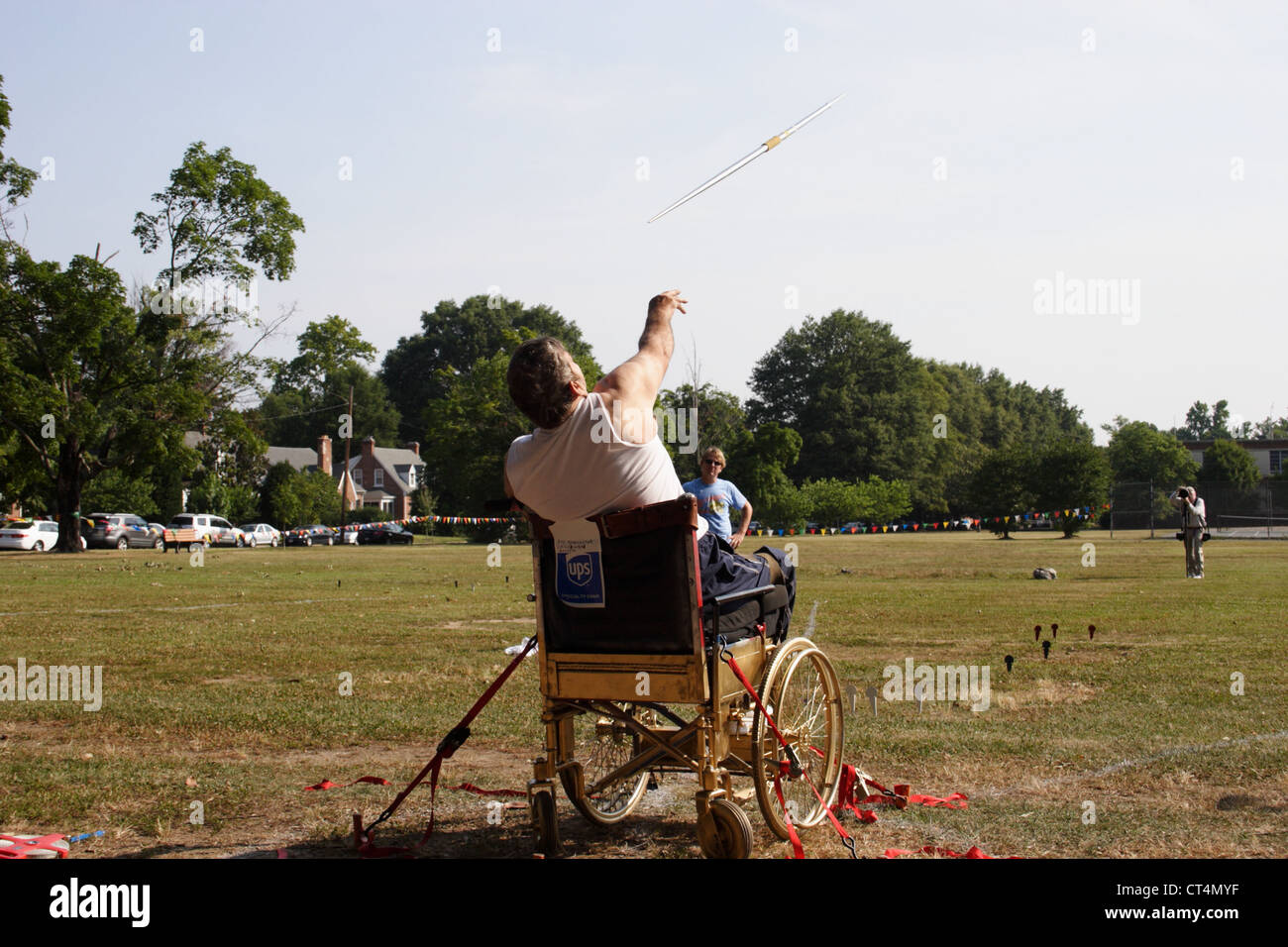 Roy Nungester, 66, Circleville, Ohio, wirft den Speer auf der 32. nationale Veteranen Wheelchair Games in Richmond, VA, USA Stockfoto