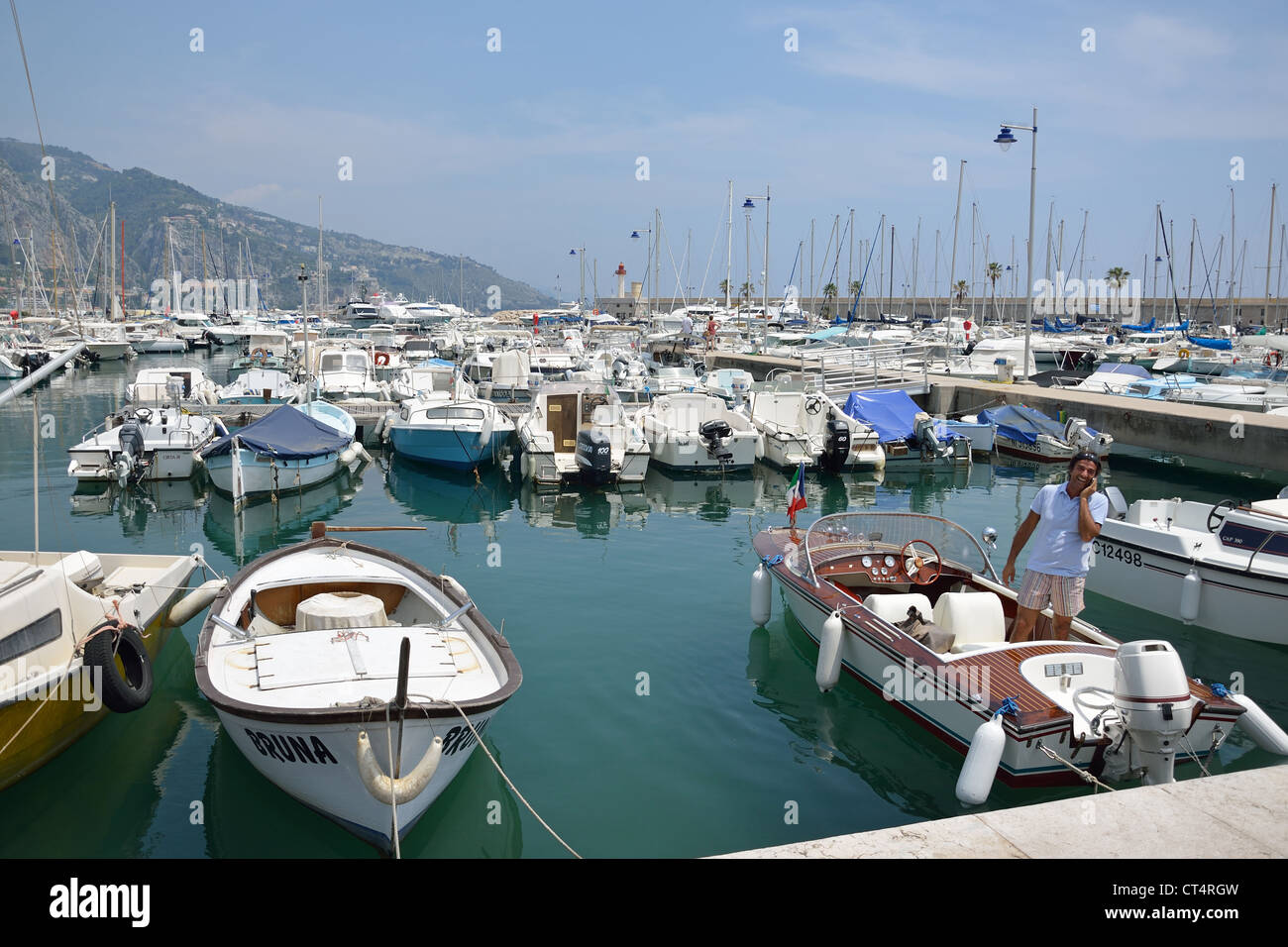 Hafen von Menton, Menton, Côte d ' Azur, Alpes-Maritimes, Provence-Alpes-Côte d ' Azur, Frankreich Stockfoto