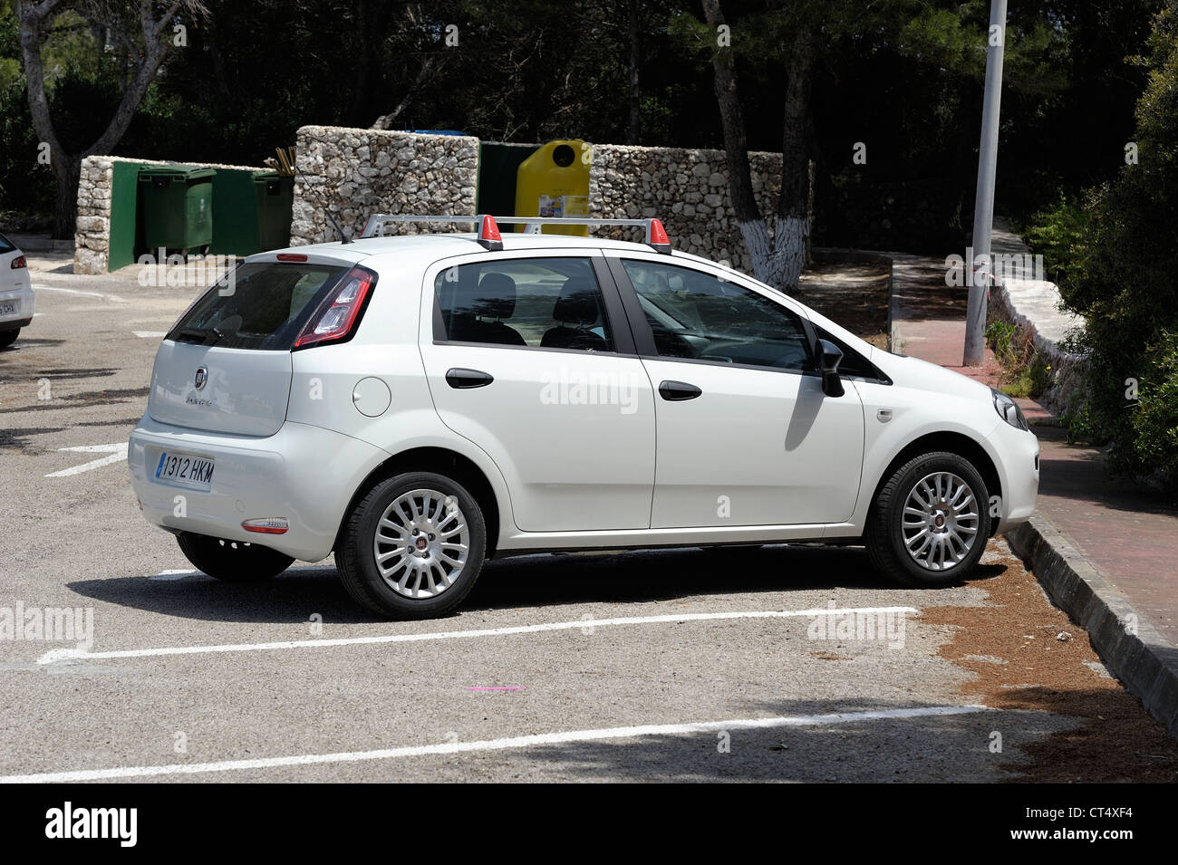 Fiat Punto Urlaub Mietwagen Menorca Spanien weiß Stockfoto
