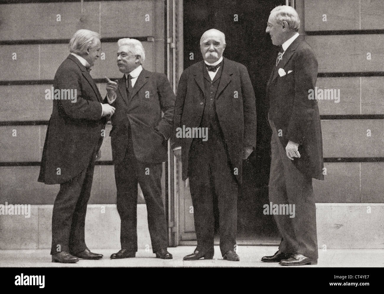 Die "Big Four" im Friedensvertrag von Versailles, 1919. Von links: Wilson, Georges Clemenceau, Lloyd George und Emanuele Orlando Stockfoto Die "Big Four" im Friedensvertrag von Versailles, 1919. Von links: Wilson, Georges Clemenceau, Lloyd George und Emanuele Orlando Stockfoto
