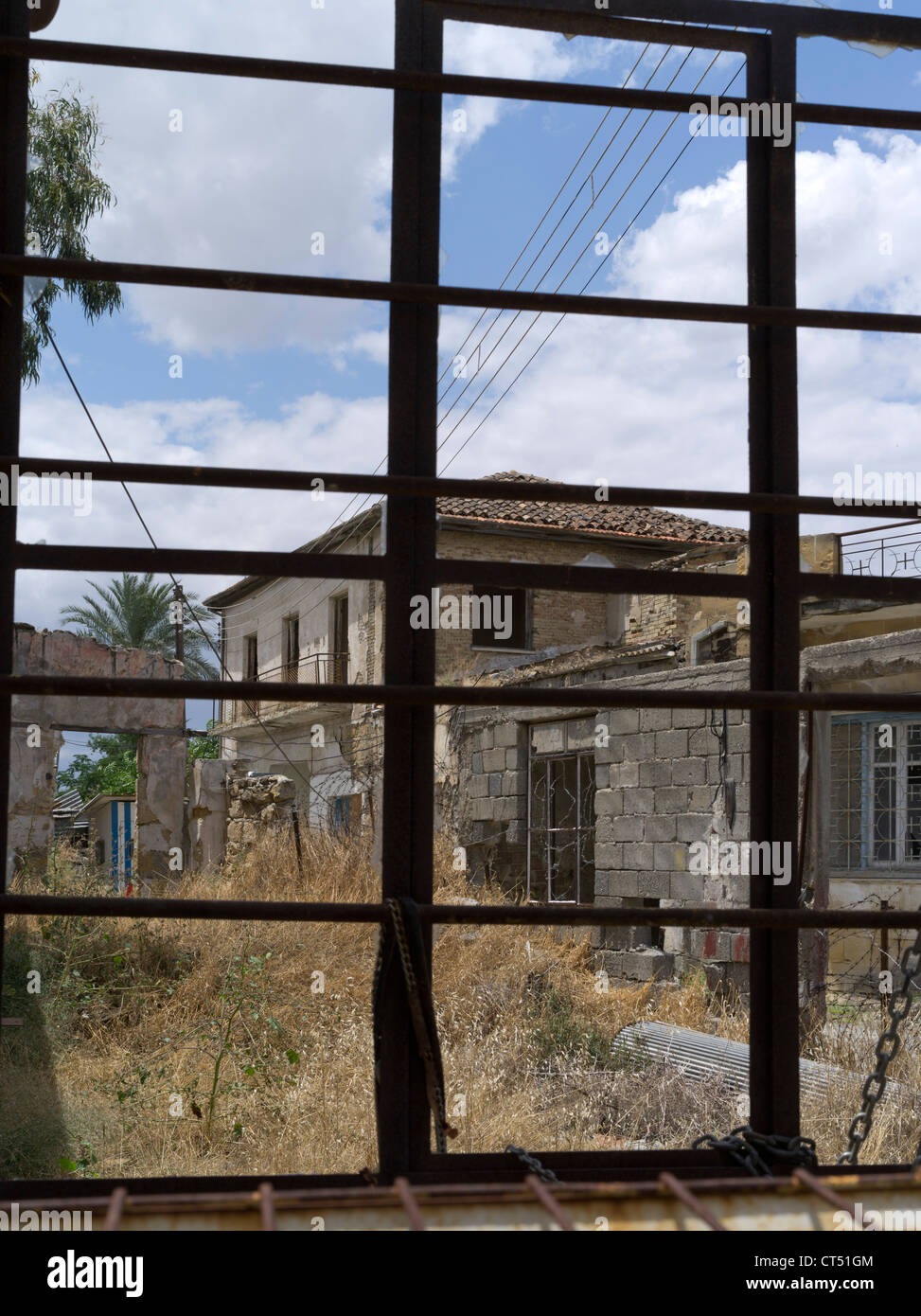 dh Altstadt NIKOSIA ZYPERN Grüne Linie lefkosia lefkosa Grenze nord-Süd verlassene Haus in der toten Zone vereinten Nationen Puffer Kriegsgebäude Stockfoto