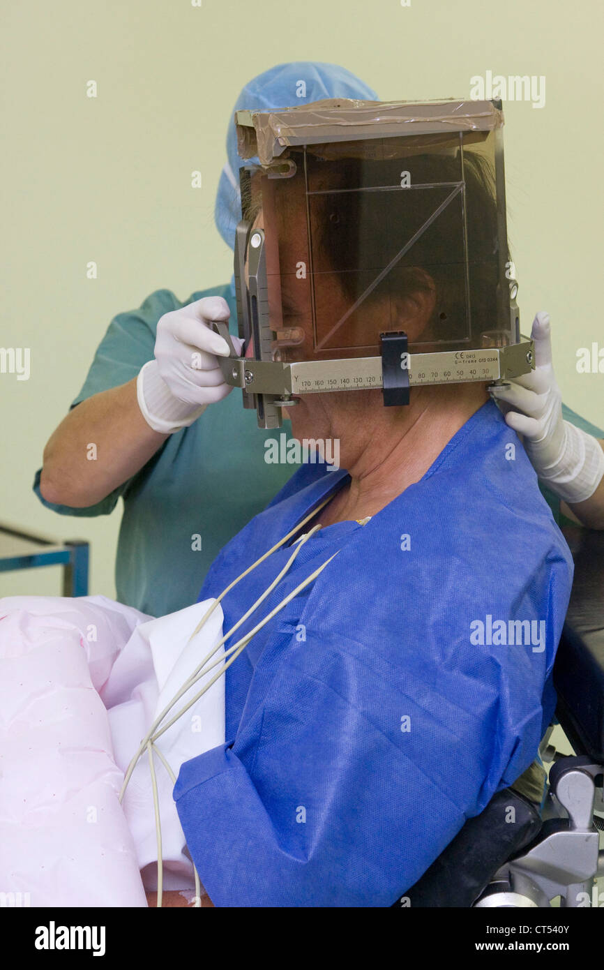 Stereotactic surgery Fotos und Bildmaterial in hoher Auflösung Alamy
