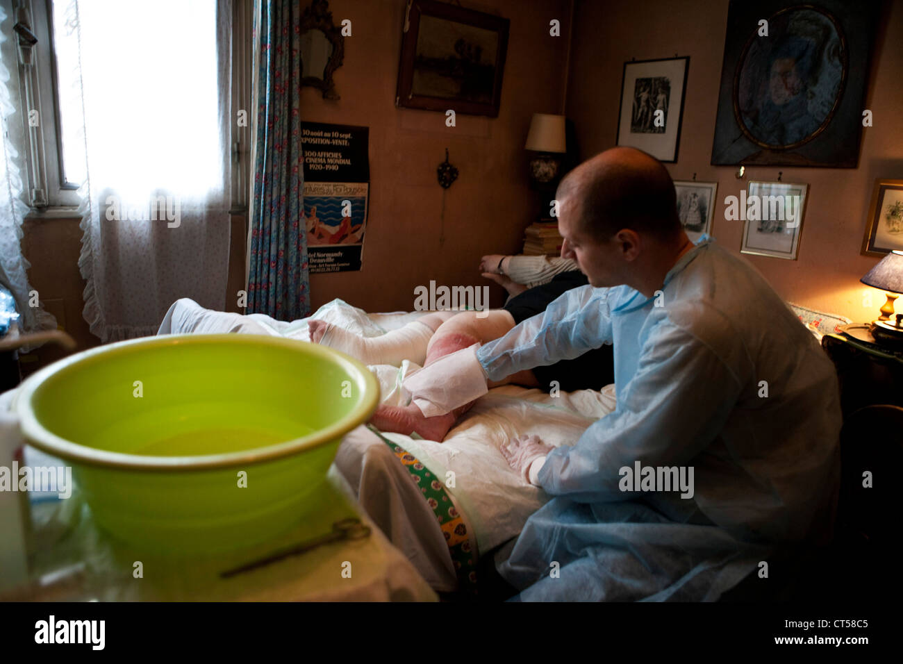 BEIN GESCHWÜRE PFLEGE Stockfoto