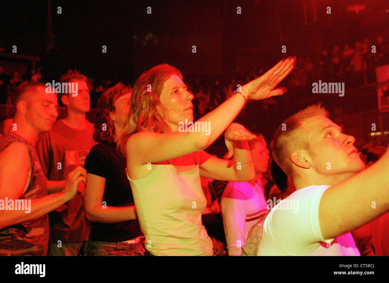 Berlin-Tanz, junge Leute und feiern auf einer Technoparty Stockfoto