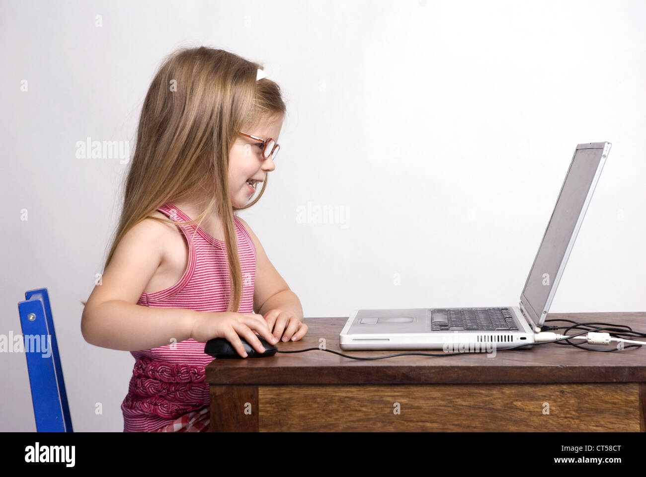 KIND, COMPUTER Stockfoto