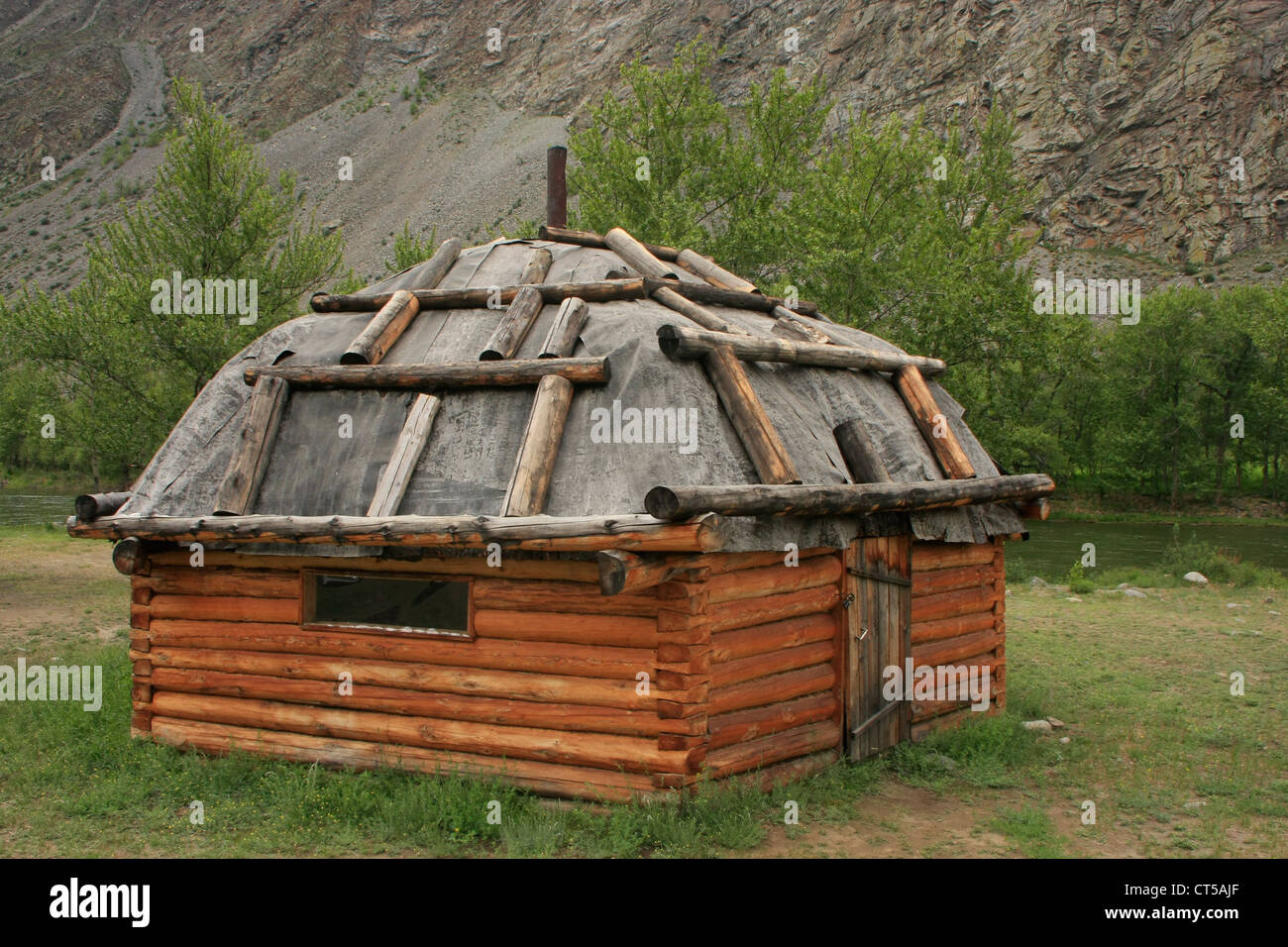 Traditionelle Blockhaus, Chulyshman Tal, Altai, Sibirien, Russland Stockfoto