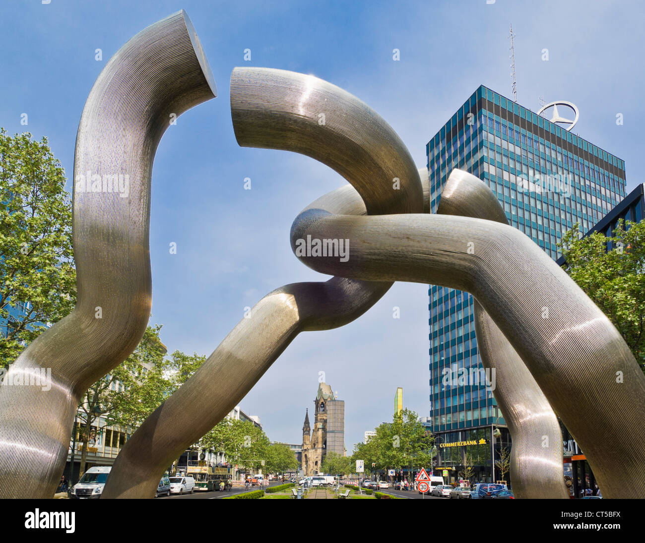 Kaiser-Wilheim Kirche günstige Straße Straße in Berlin-Mitte Deutschland EU Europa Stockfoto