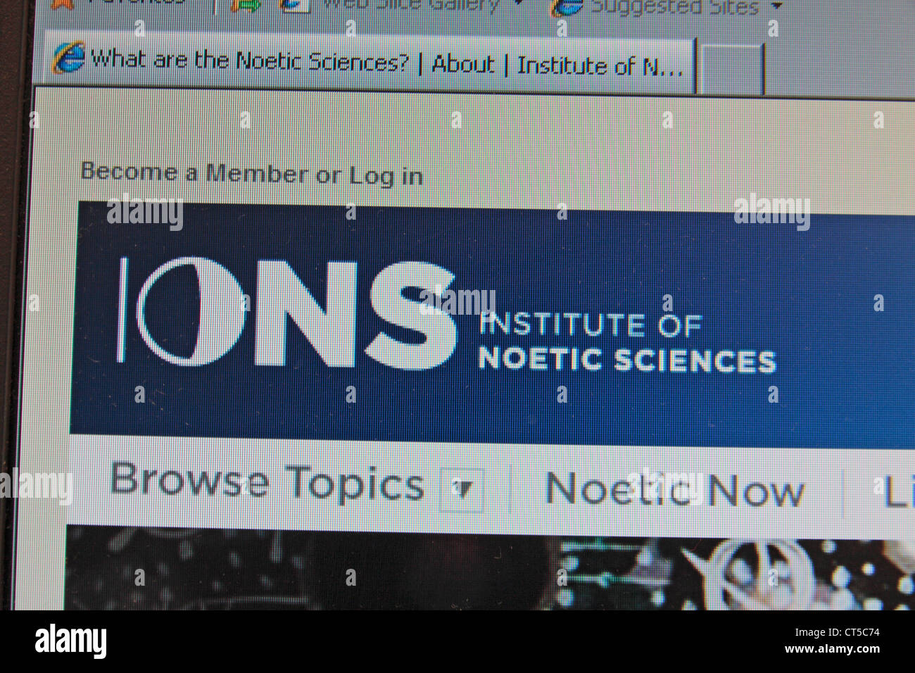 Bildschirmansicht The Institute of Noetic Sciences Website. Stockfoto