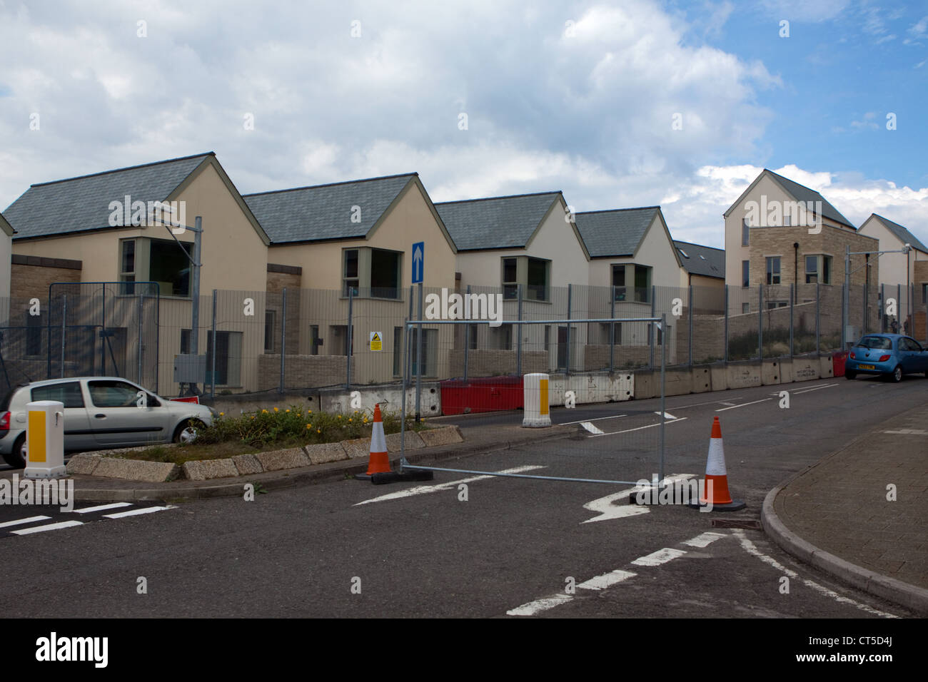 Die 2012 olympischen Segeln Dorf bei Portland Dorset, auch bekannt als Offiziere Feld mit Sicherheitszaun um Stockfoto