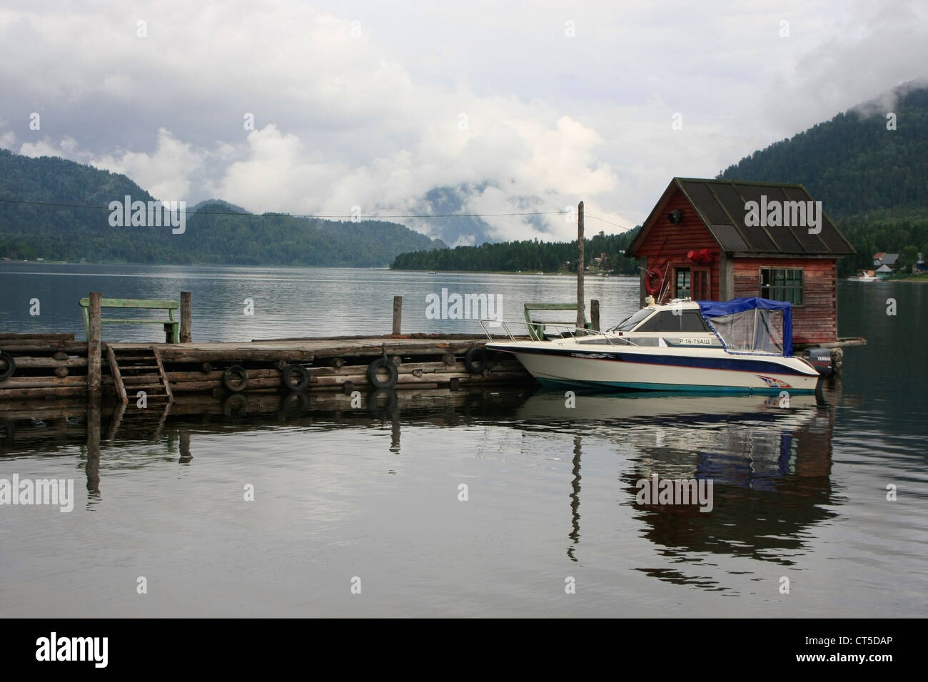 Bootsanlegestelle, Teletskoe See, Artybash, Altai, Sibirien, Russland Stockfoto