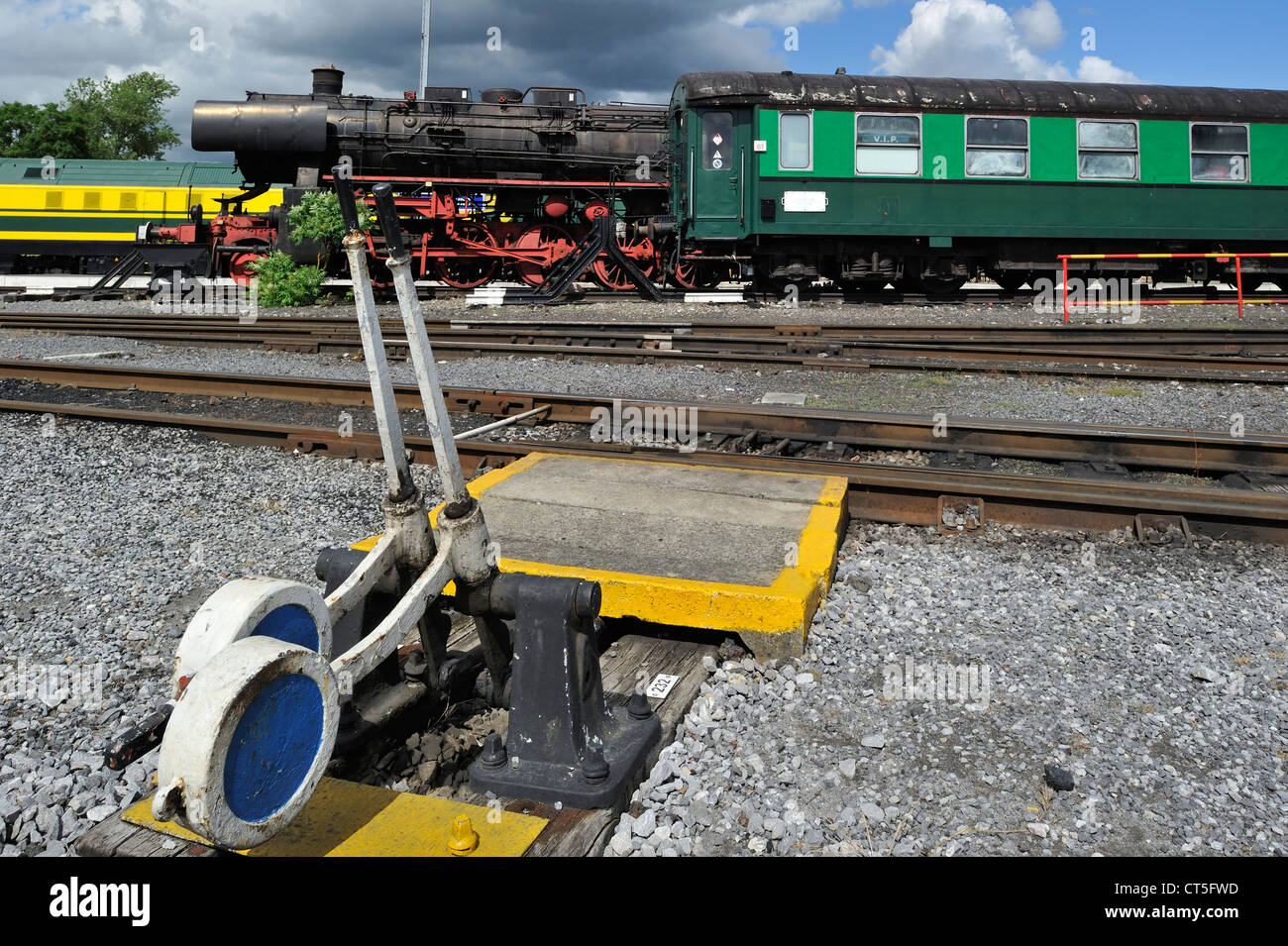 Dampflokomotive und Eisenbahn Spur Schalter Hebel auf dem Betriebshof des Chemin De Fer À Vapeur des Trois Vallées in Mariembourg, Belgien Stockfoto