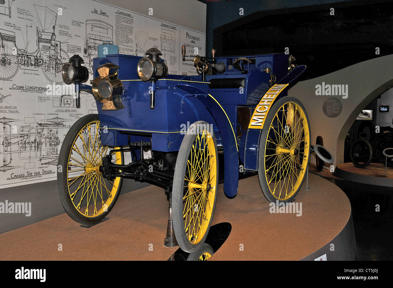alte Auto Peugeot 1891 Michelin Museum L'Aventure Clermont-Ferrand Auvergne Frankreich Stockfoto