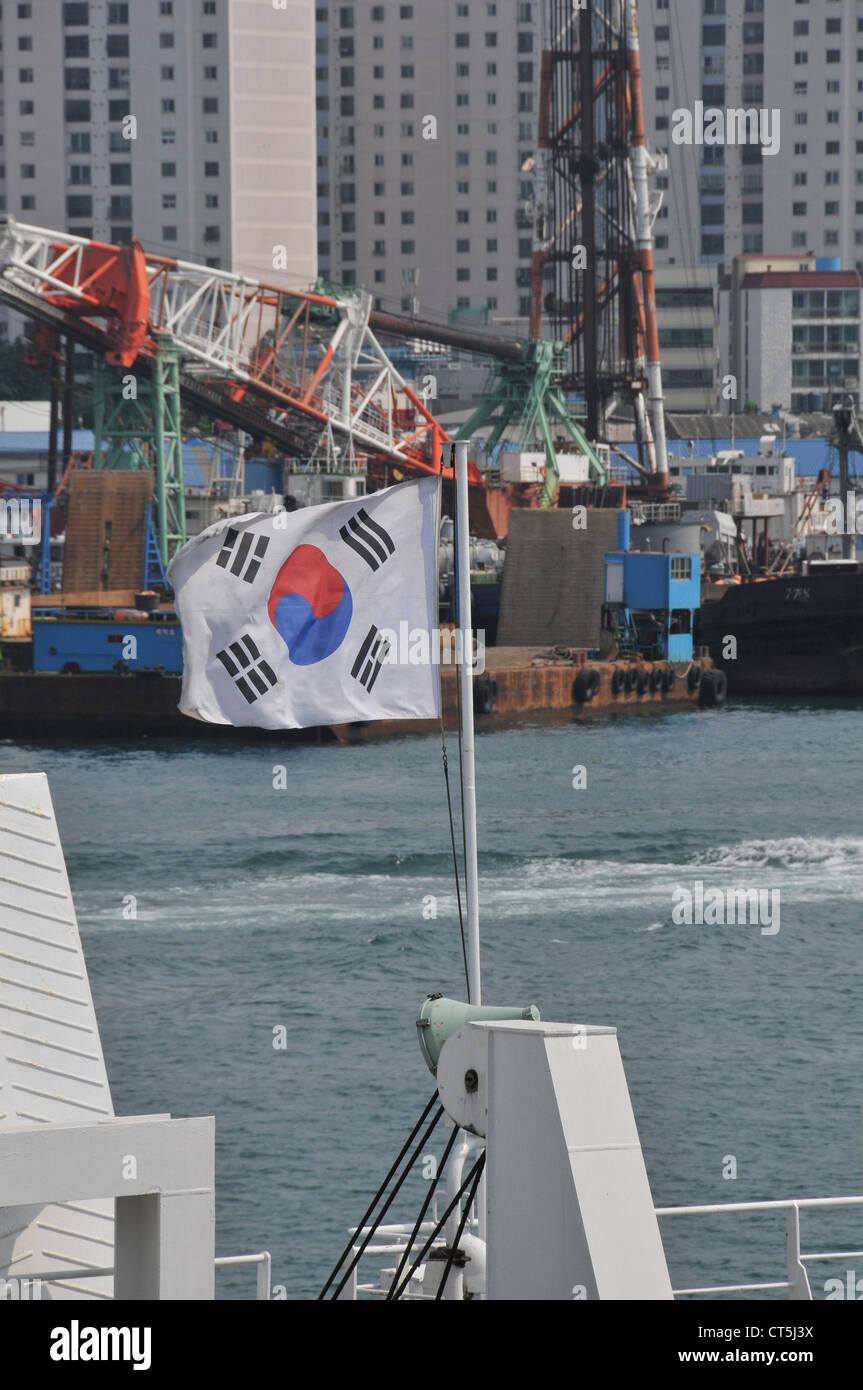 koreanische Flagge am Boot Busan port South Korea Asien Stockfoto