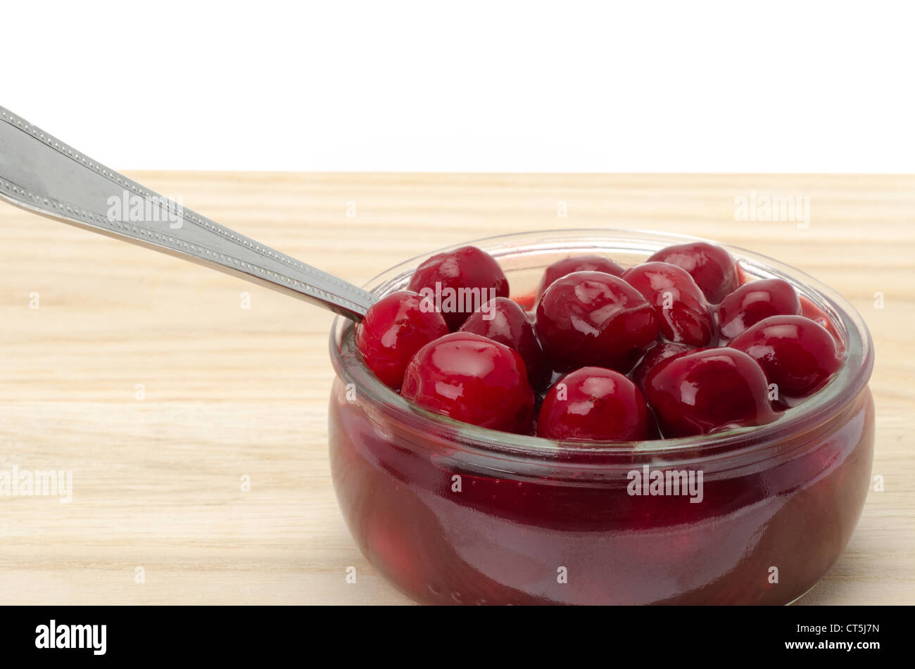 Nahaufnahme einer Schüssel frische Cranberry-Sauce - Studio gedreht Stockfoto