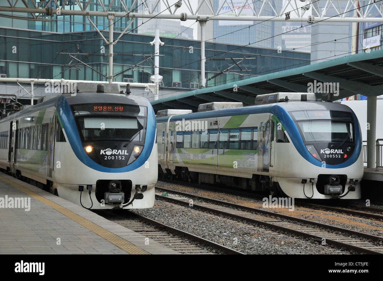 Korail Zug im Bahnhof Seoul Südkorea Stockfoto