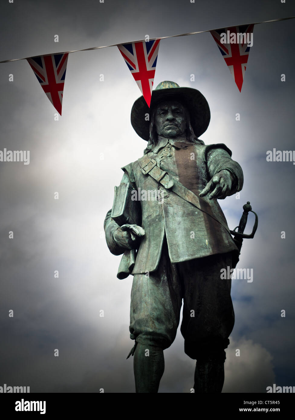 Eine Statue von Oliver Cromwell steht in St Ives, Cambridgeshire Stockfoto