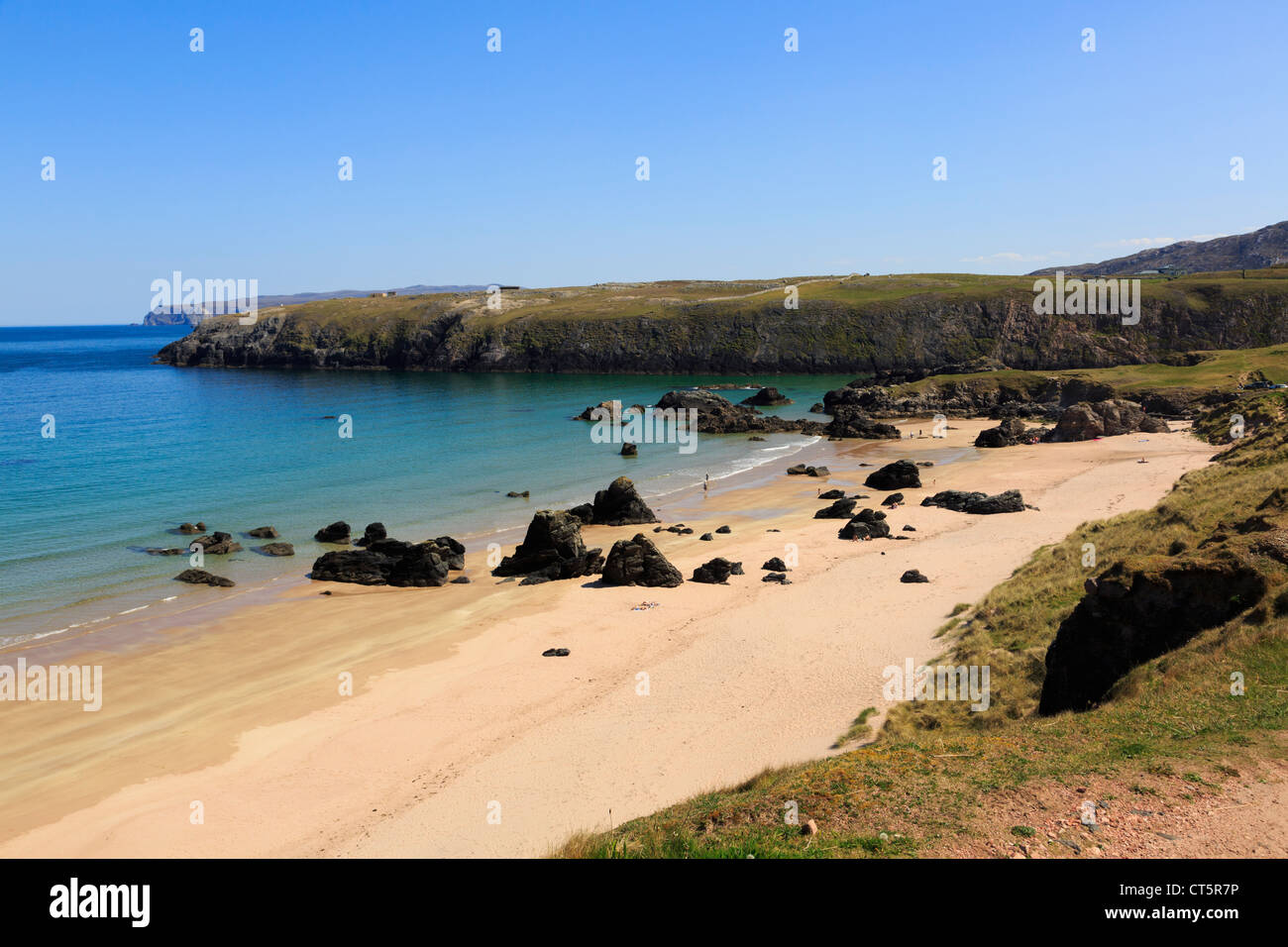Blick zum Strand mit goldenem Sand und das türkisfarbene Meer an schottischen Nordwestküste. Sango Bay Durness Sutherland Highland, Schottland, Vereinigtes Königreich Stockfoto