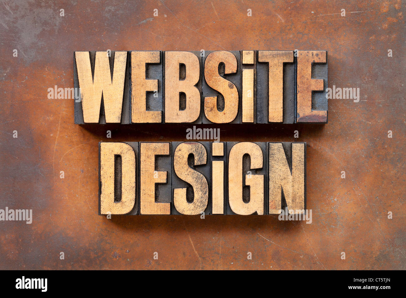 Website-Design - Internet-service-Konzept - Text in Vintage Buchdruck Holzart gegen eine Grunge und rostige Blech Stockfoto