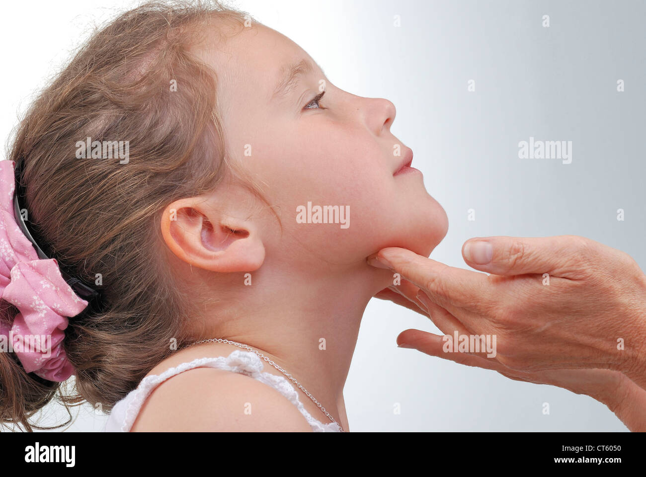 Lymphknoten, kind -Fotos und -Bildmaterial in hoher Auflösung – Alamy