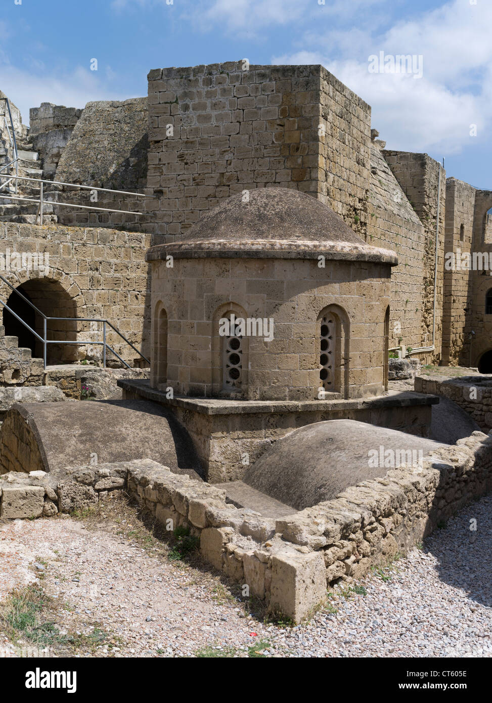 dh Girne Burg KYRENIA Nordzypern venezianischen Burgmauern und Gebäude Stockfoto