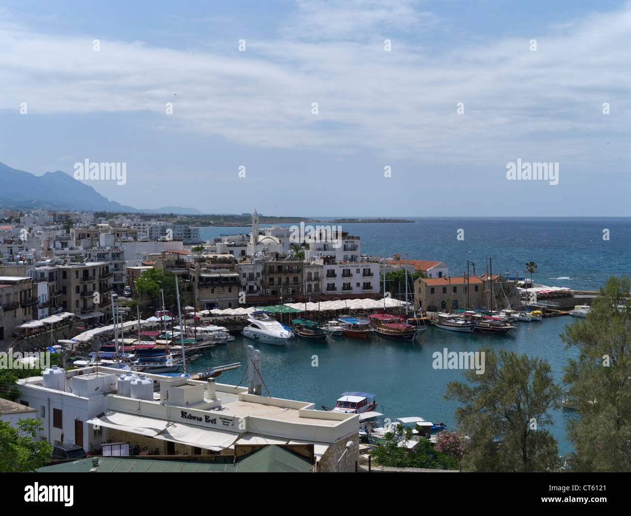 dh Girne Hafen KYRENIA Nord Zypern alten Hafen am Meer Boote und Bucht Stockfoto