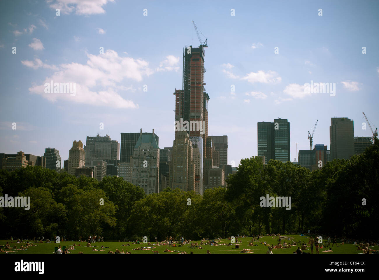 Die unter Bau Luxus Turm One57, Zentrum, auf der West 57th Street in Midtown Manhattan in New York Stockfoto