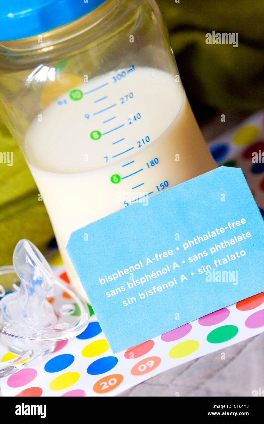 FLASCHE FÜTTERN Stockfoto