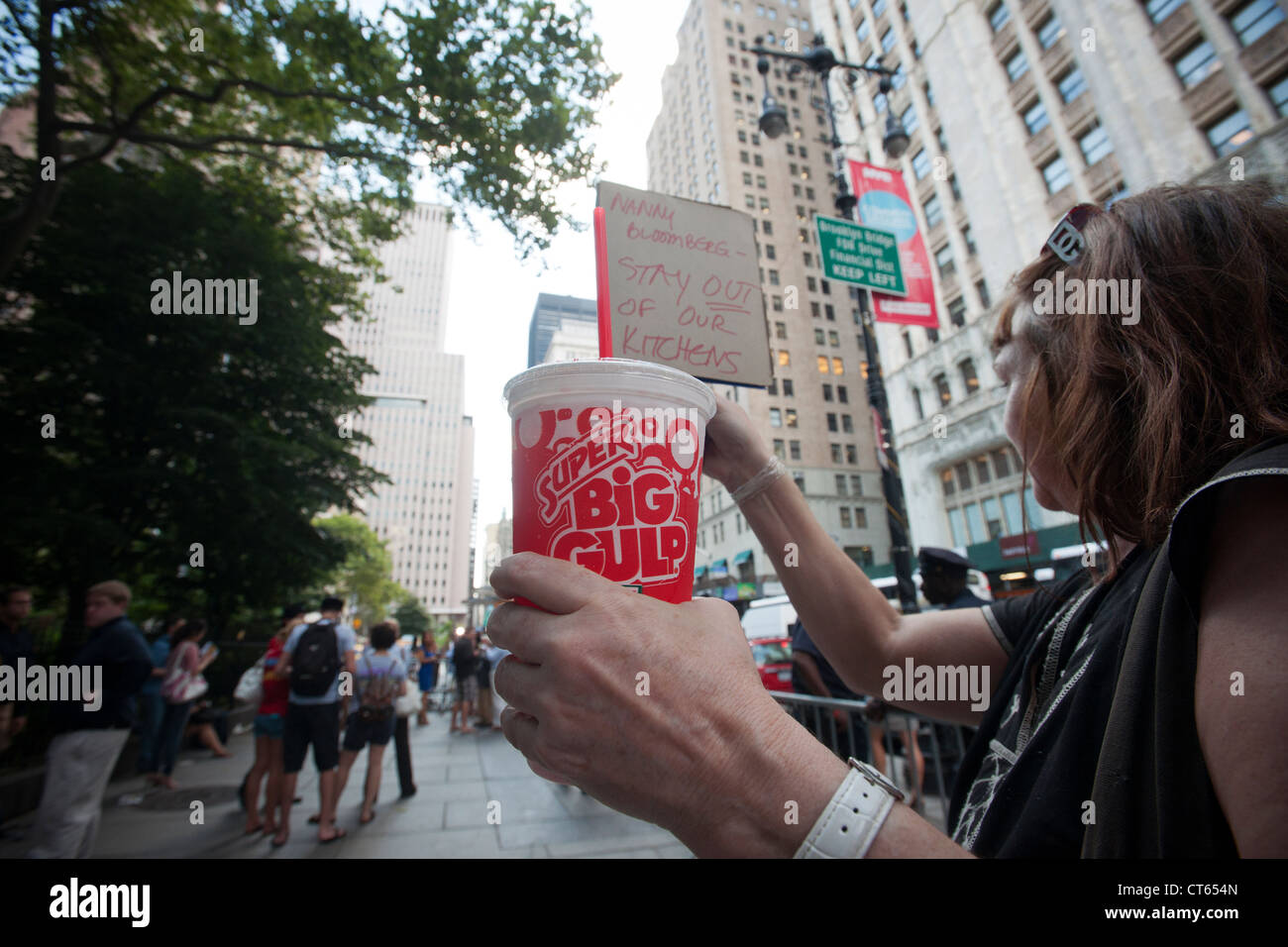 Demonstration gegen New Yorker Bürgermeister Michael Bloomberg-Plan, um die Größe von alkoholfreien Getränken in der Stadt verkauft regulieren. Stockfoto