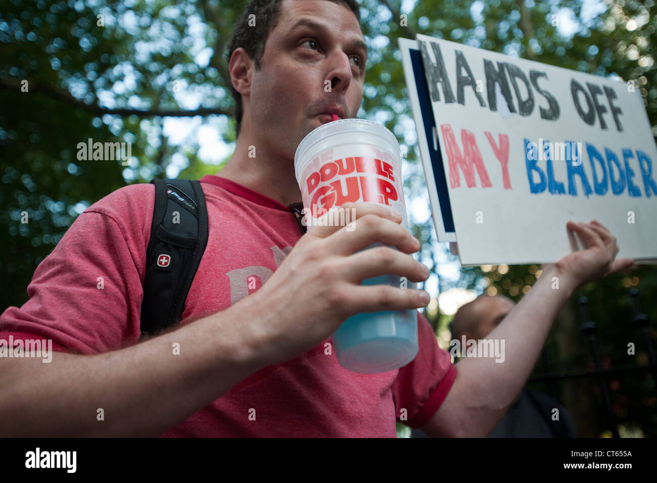 Demonstration gegen New Yorker Bürgermeister Michael Bloomberg-Plan, um die Größe von alkoholfreien Getränken in der Stadt verkauft regulieren. Stockfoto