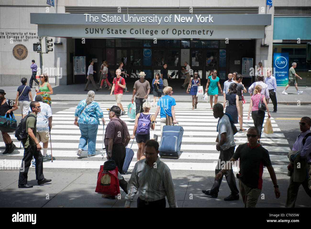 Der State University of New York (SUNY) State College of Optometry in Midtown Manhattan in New York Stockfoto