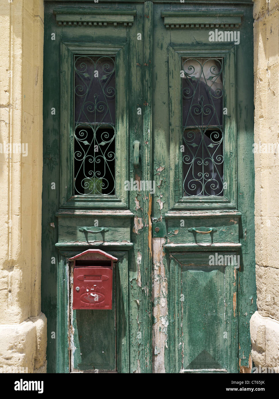dh Altstadt Lefkosia NIKOSIA SÜD ZYPERN Zypern Haus Tür mit Briefkasten griechenland Briefkasten Tür Briefkasten Stockfoto