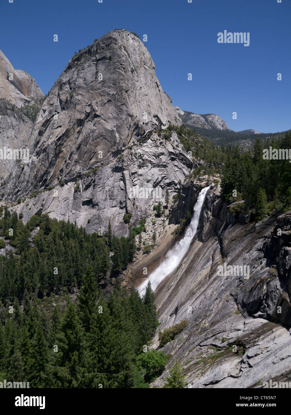 Nevada Fall am Merced River im Yosemite-Nationalpark, Kalifornien, USA Stockfoto