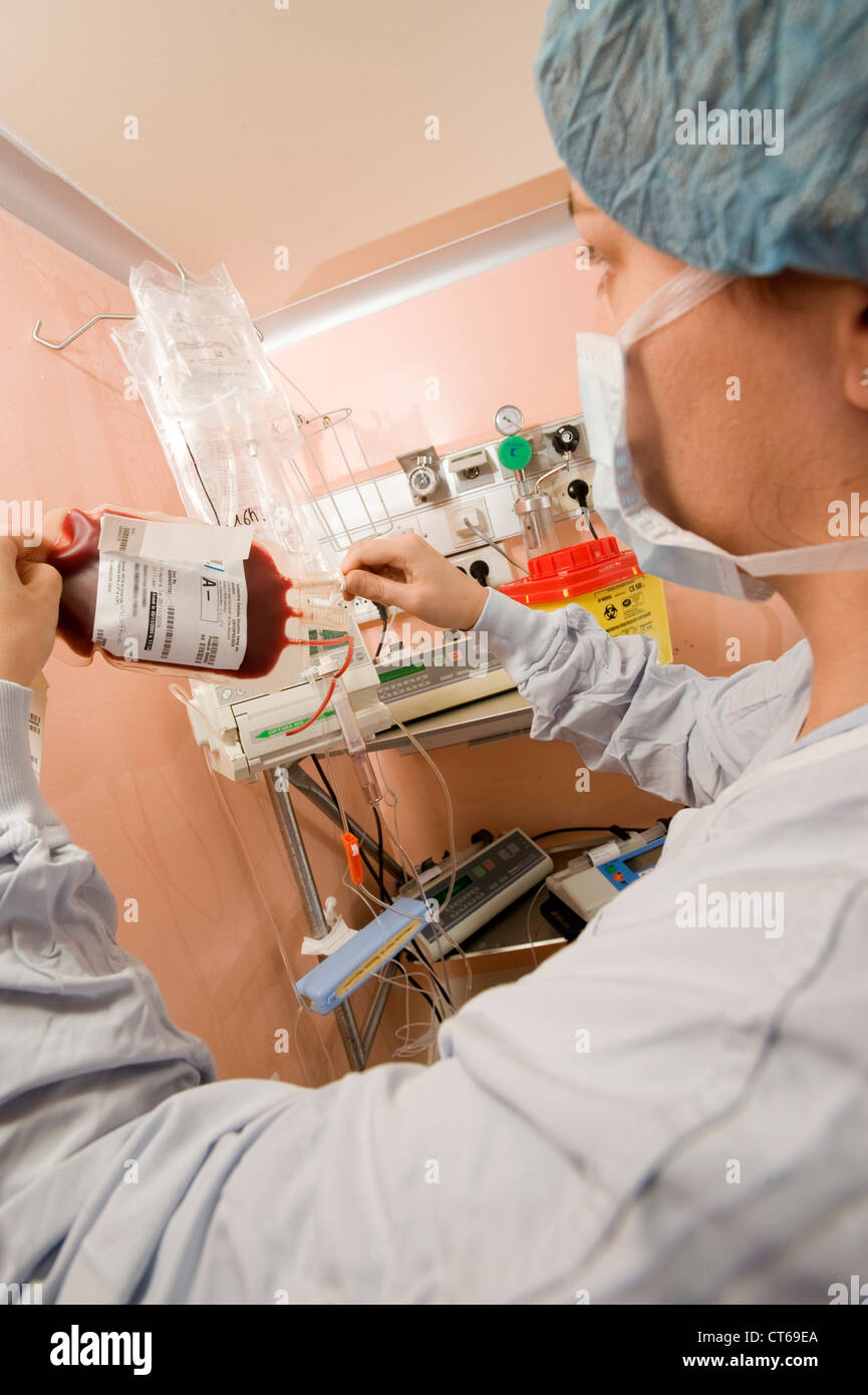 Blood transfusion Fotos und Bildmaterial in hoher Auflösung Alamy