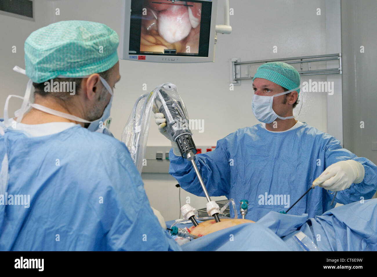 ROBOTER-ASSISTIERTE CHIRURGIE Stockfoto