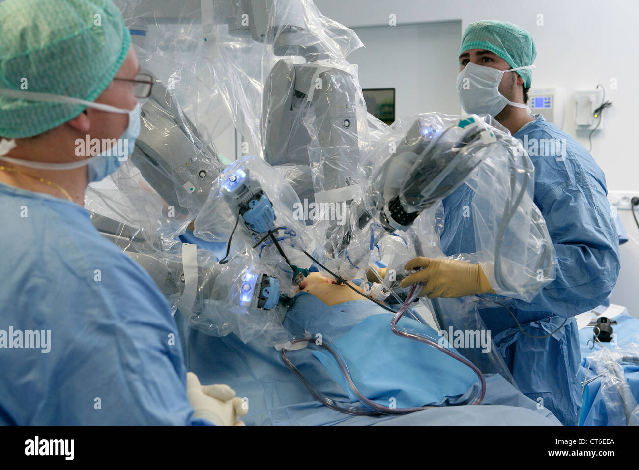 ROBOTER-ASSISTIERTE CHIRURGIE Stockfoto