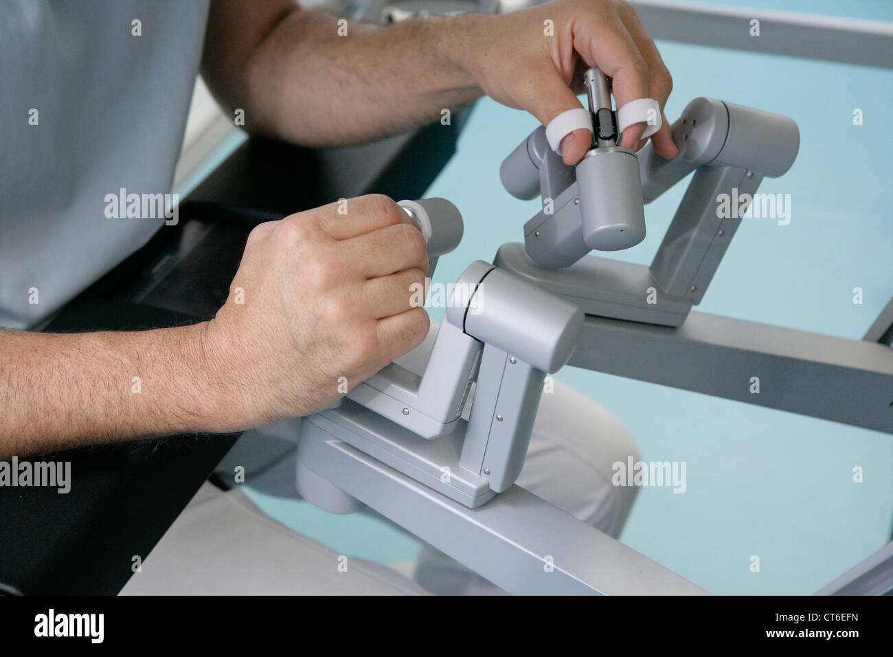 ROBOTER-ASSISTIERTE CHIRURGIE Stockfoto