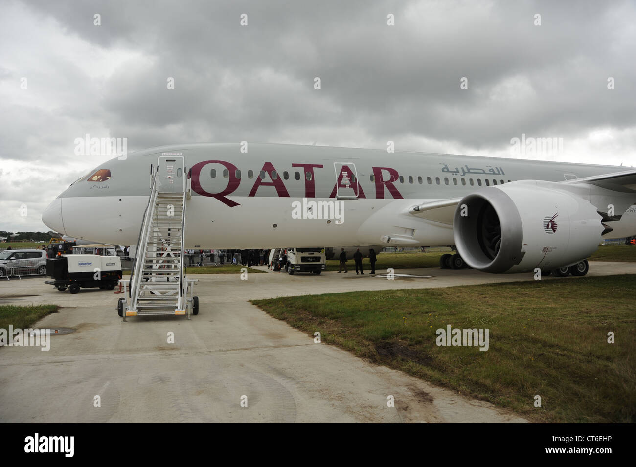 Qatar Airways hofft, ab August 2012 die erste Boeing 787 nach Heathrow zu fliegen. Es ist auf der Farnborough Air Show 2012 abgebildet. Stockfoto