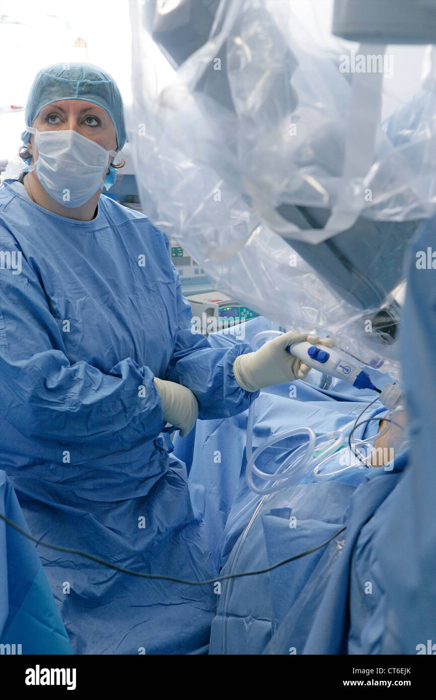 ROBOTER-ASSISTIERTE CHIRURGIE Stockfoto